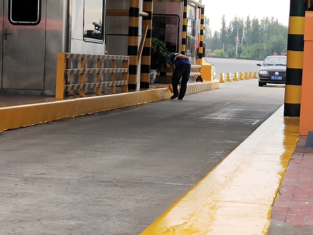 高速公路护栏焕新颜：金年会醇酸改装汽车漆，守护道路安全的色彩卫士