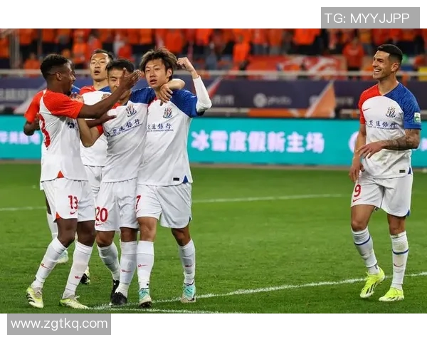 中超赛场上邦本宜裕精彩破门助力球队逆转胜利的精彩瞬间