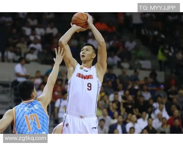 易建联带领广东宏远蝉联CBA总冠军，成为CBA传奇巨星