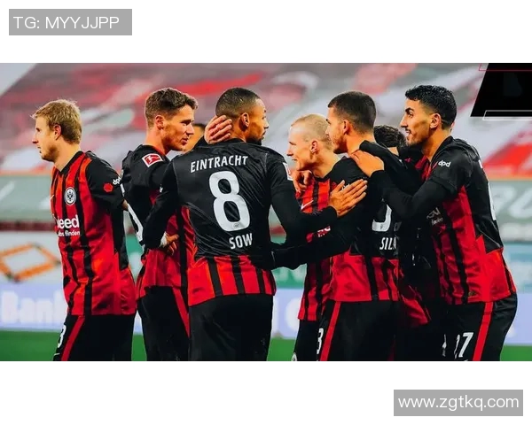 沙尔克04客战失利，法兰克福全面压制取胜